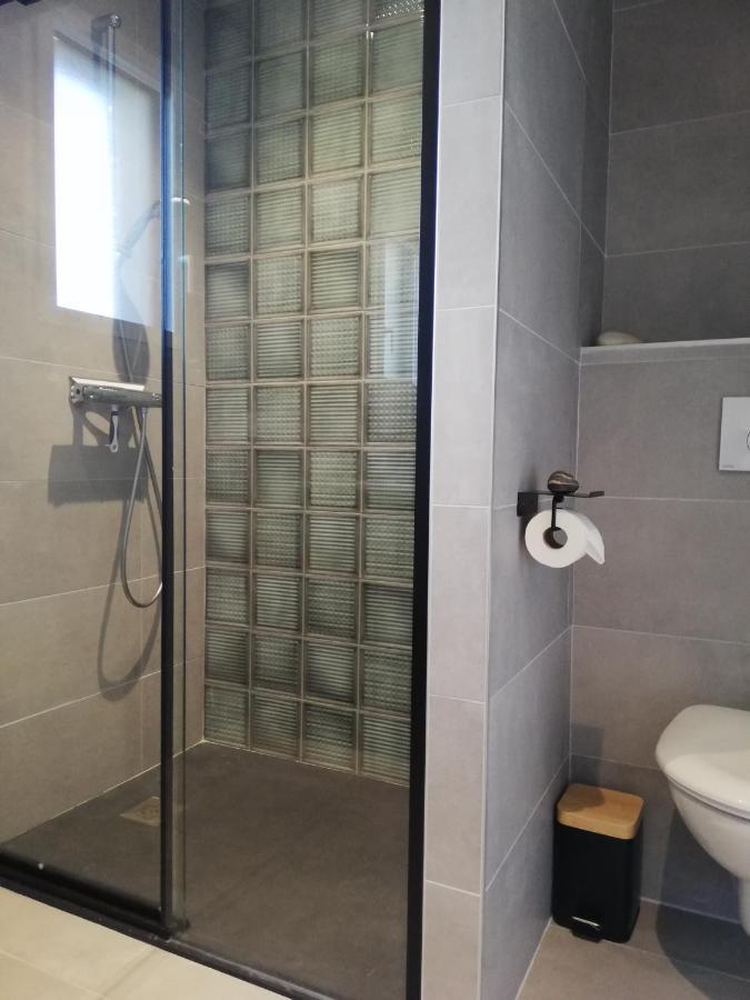 Studio & Spa La Discrete Saint-Évarzec Exteriör bild