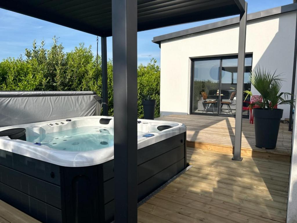Studio & Spa La Discrete Saint-Évarzec Exteriör bild