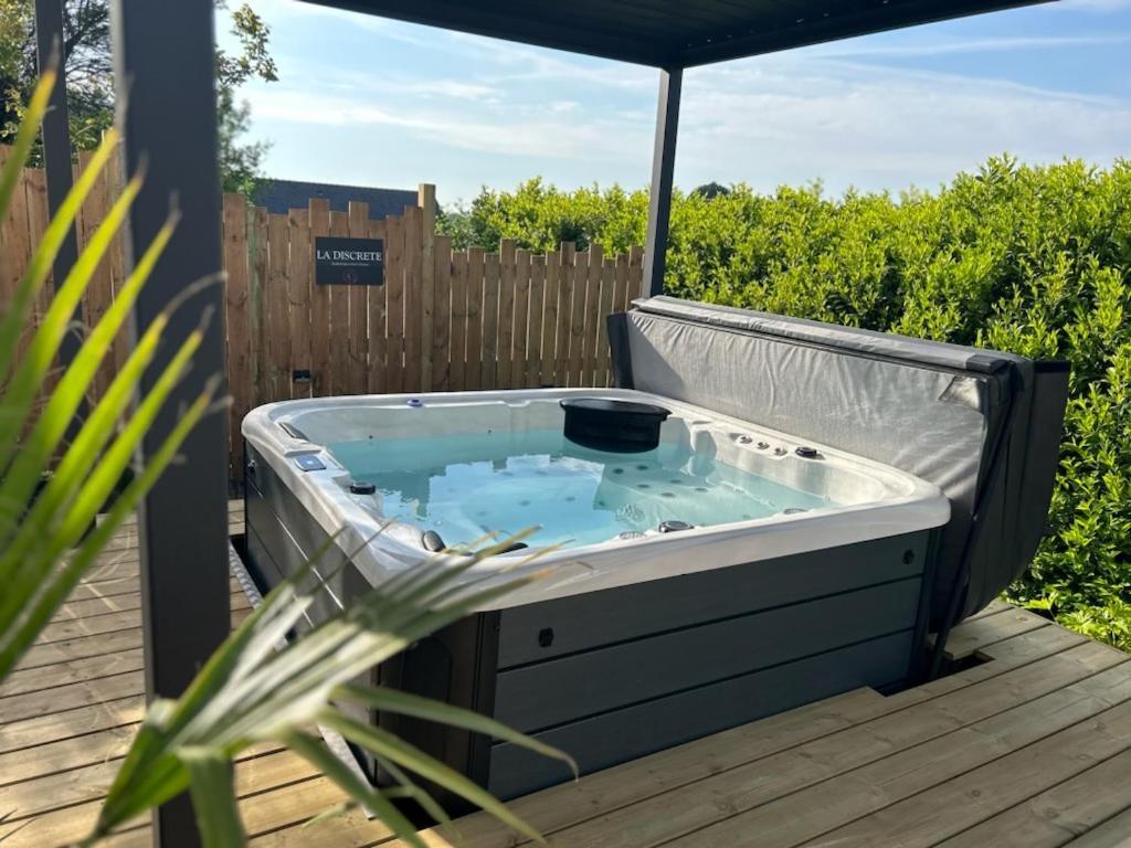 Studio & Spa La Discrete Saint-Évarzec Exteriör bild