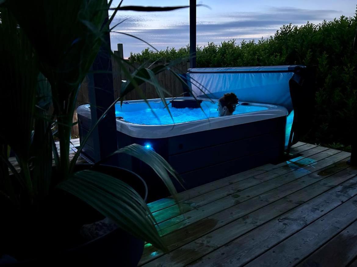 Studio & Spa La Discrete Saint-Évarzec Exteriör bild