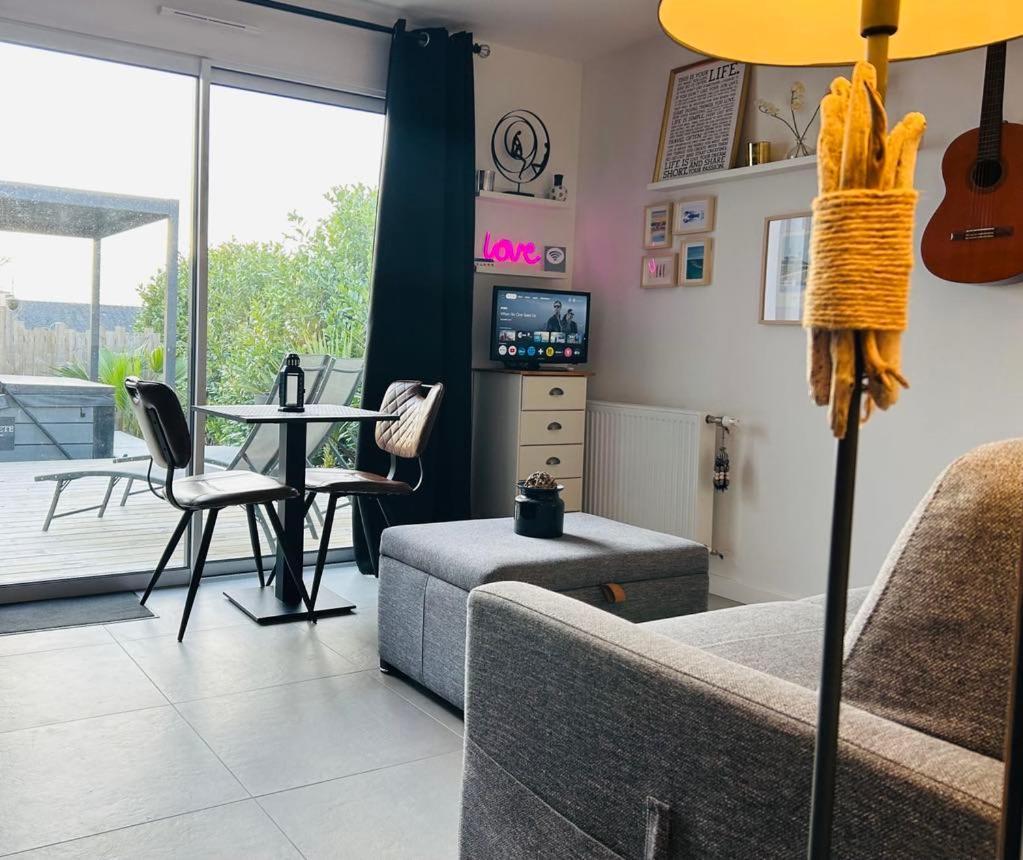 Studio & Spa La Discrete Saint-Évarzec Exteriör bild
